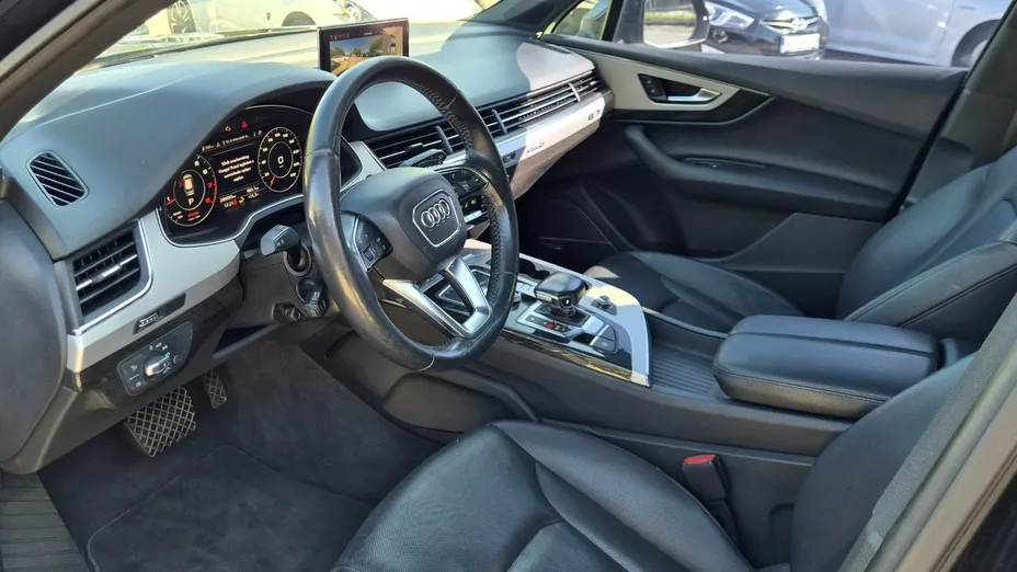 AUDI Q7 -