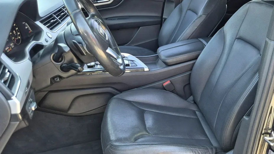 AUDI Q7 -