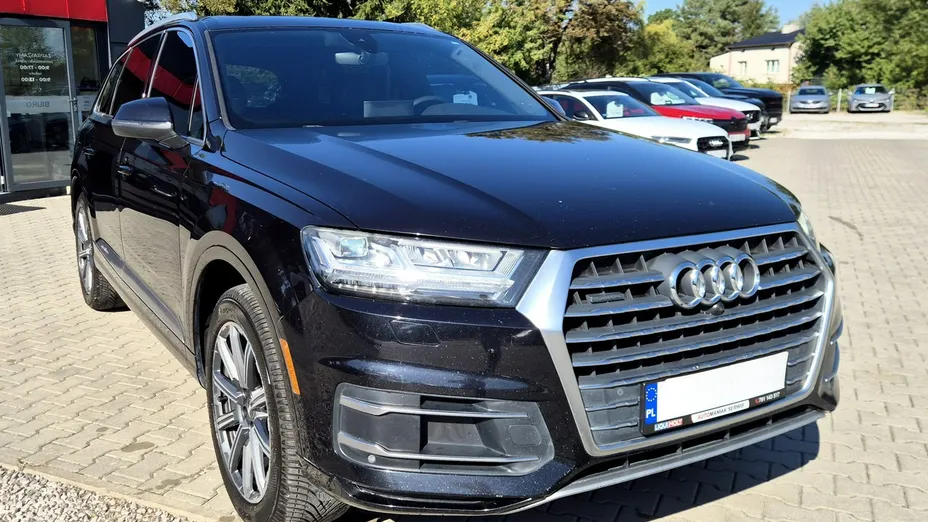 AUDI Q7 -