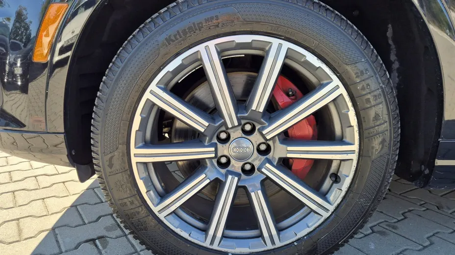 AUDI Q7 -