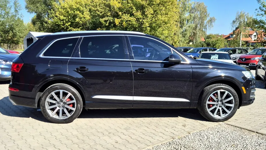 AUDI Q7 -