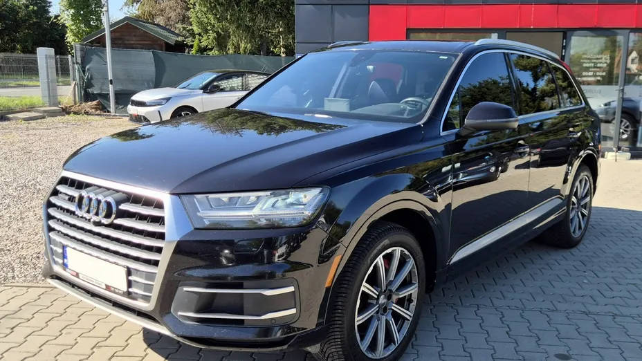 AUDI Q7 -