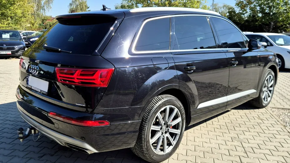 AUDI Q7 -