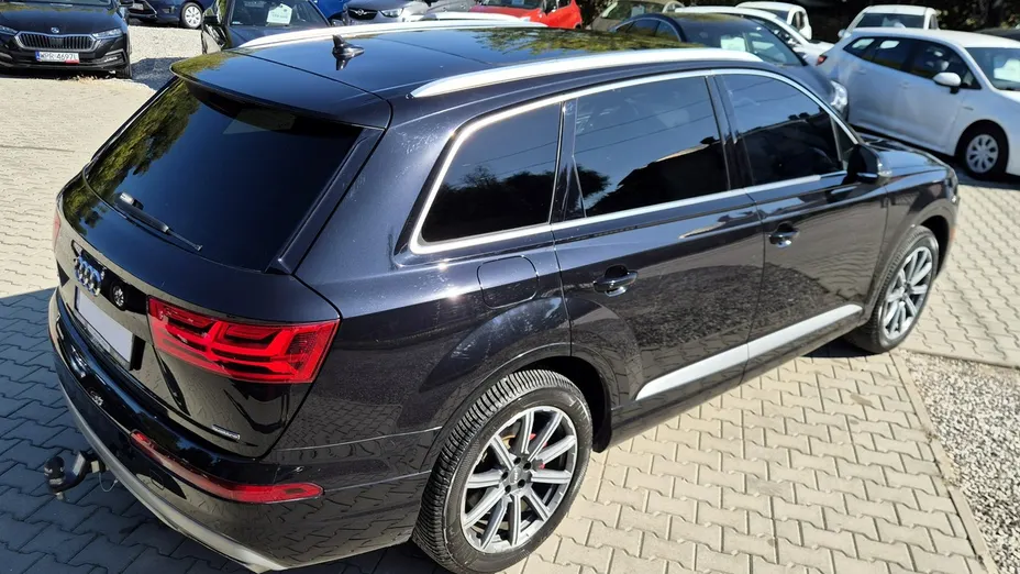 AUDI Q7 -
