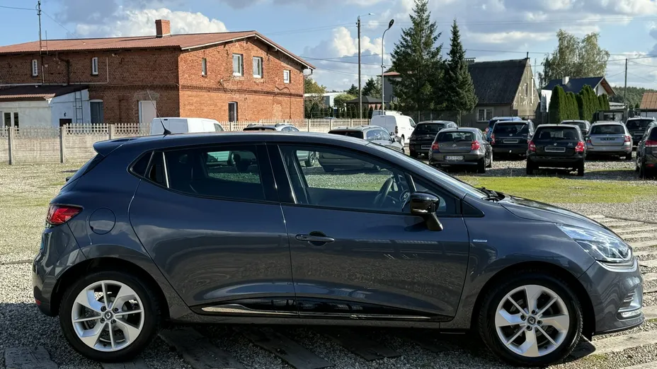 RENAULT Clio -