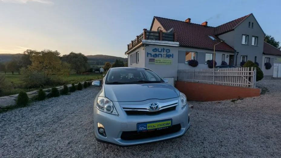 TOYOTA Auris -