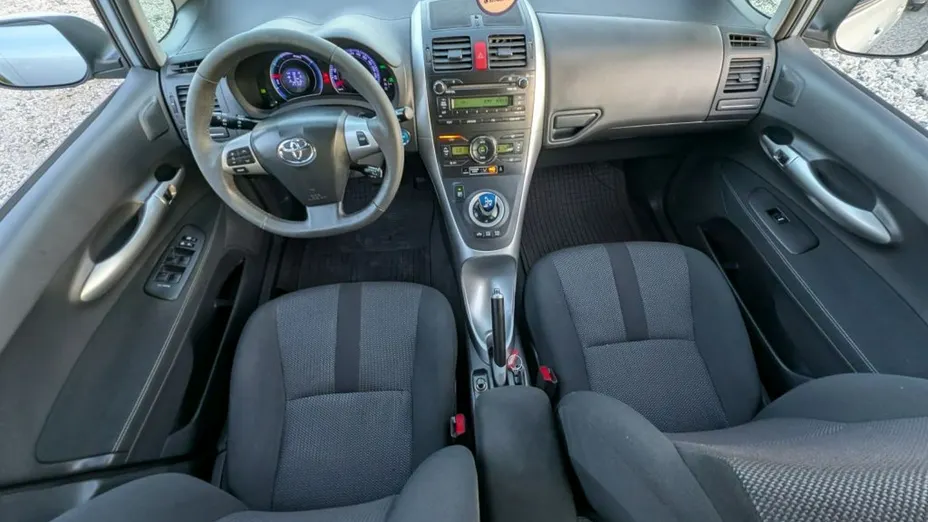 TOYOTA Auris -