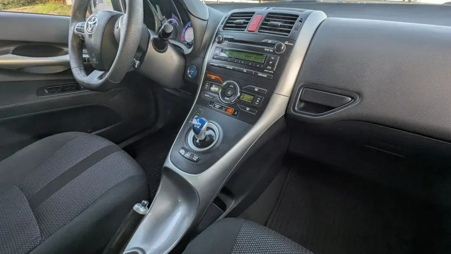 TOYOTA Auris -
