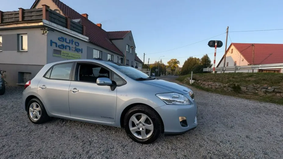 TOYOTA Auris -