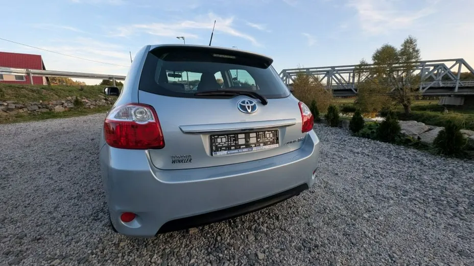 TOYOTA Auris -