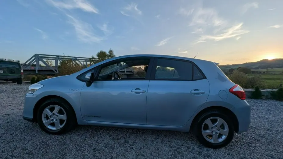 TOYOTA Auris -
