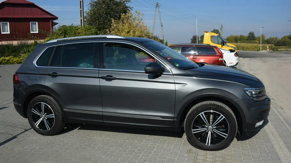 VOLKSWAGEN Tiguan -