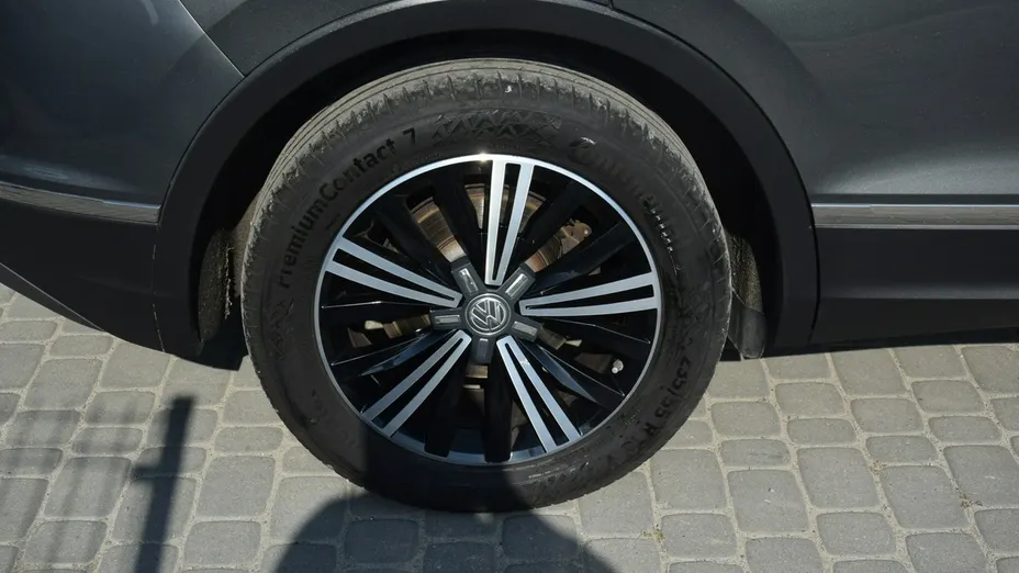 VOLKSWAGEN Tiguan -