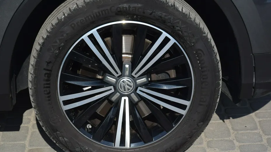 VOLKSWAGEN Tiguan -