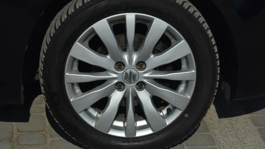 SUZUKI Swift -