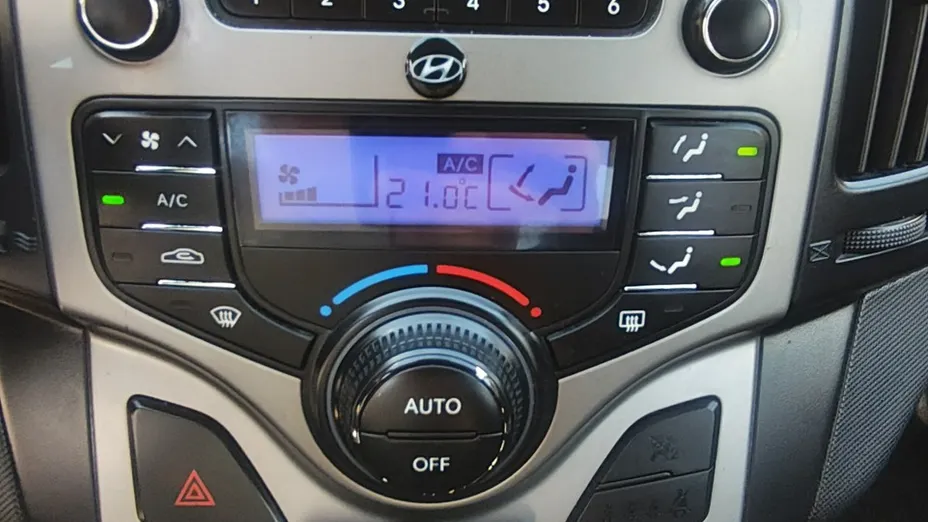 HYUNDAI i30 -