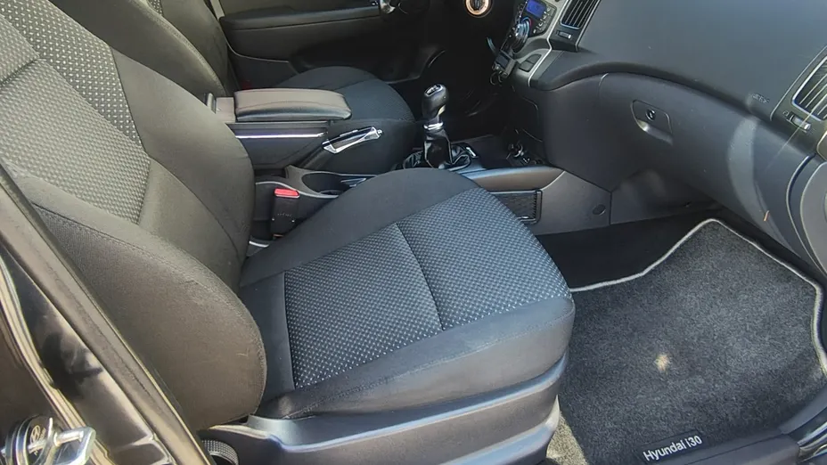 HYUNDAI i30 -