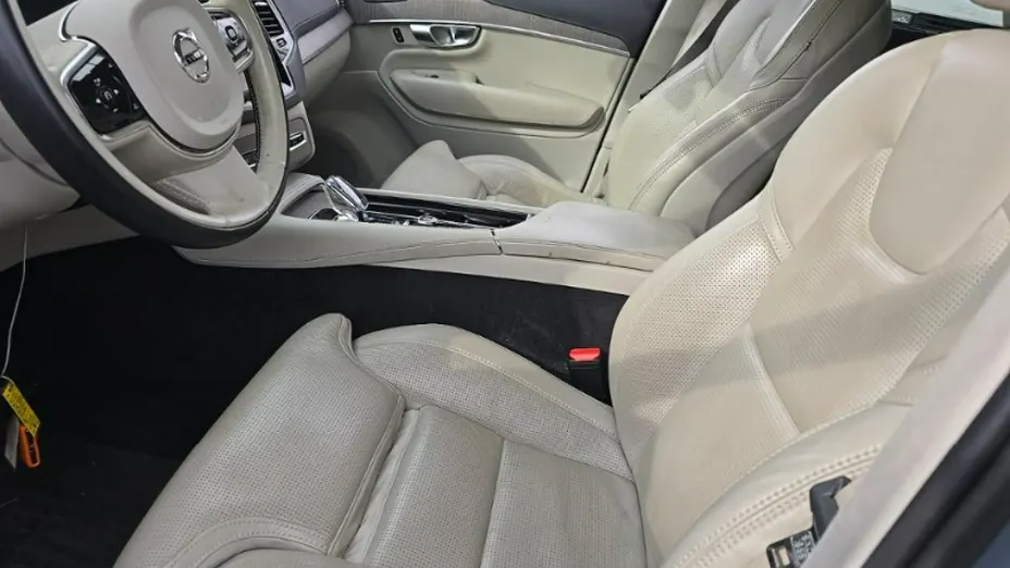 VOLVO XC90 -