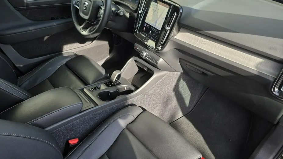 VOLVO XC40 -