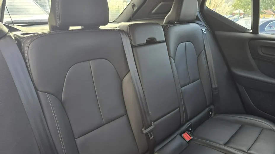 VOLVO XC40 -