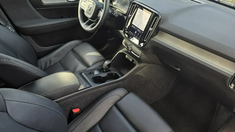 VOLVO XC40 -