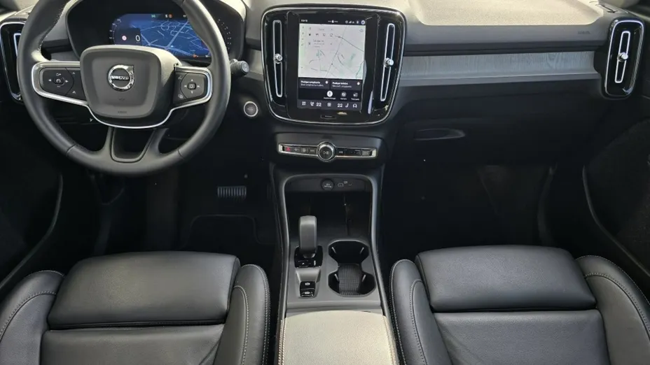 VOLVO XC40 -