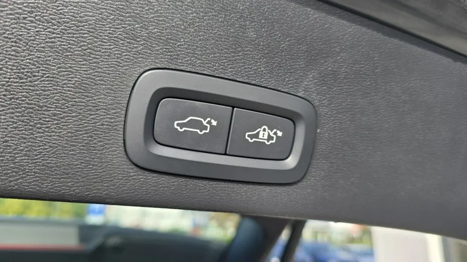 VOLVO XC40 -