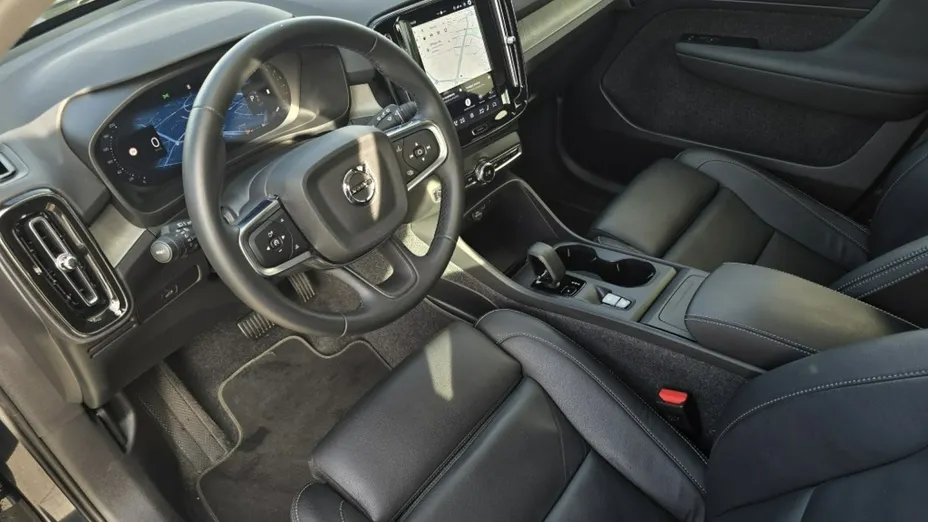 VOLVO XC40 -