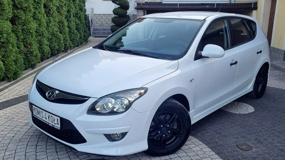 HYUNDAI i30 -