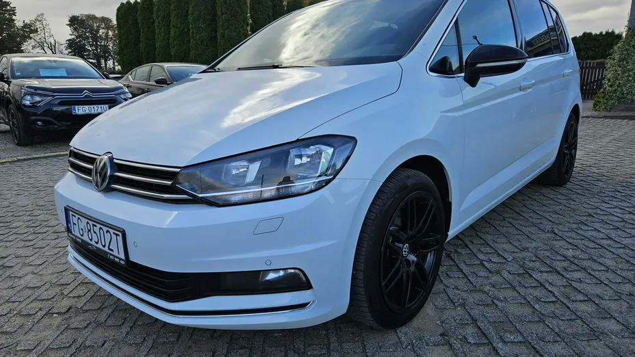 VOLKSWAGEN Touran -