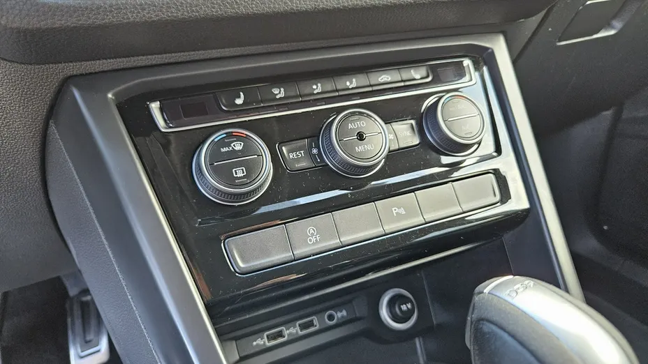 VOLKSWAGEN Touran -