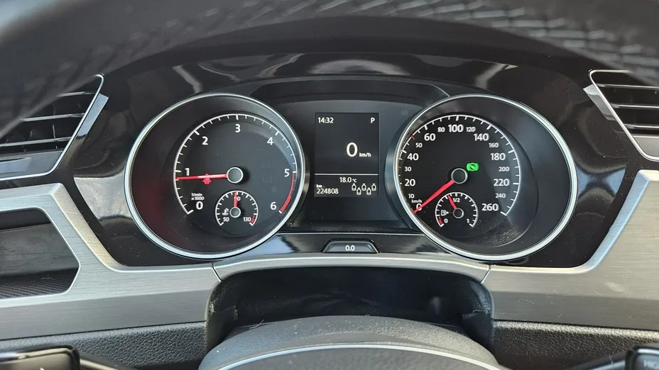 VOLKSWAGEN Touran -