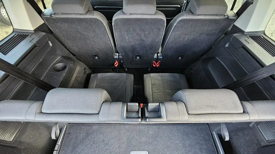 VOLKSWAGEN Touran -
