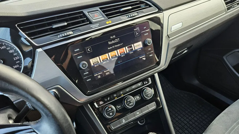 VOLKSWAGEN Touran -