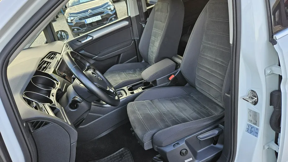 VOLKSWAGEN Touran -