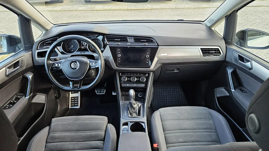 VOLKSWAGEN Touran -