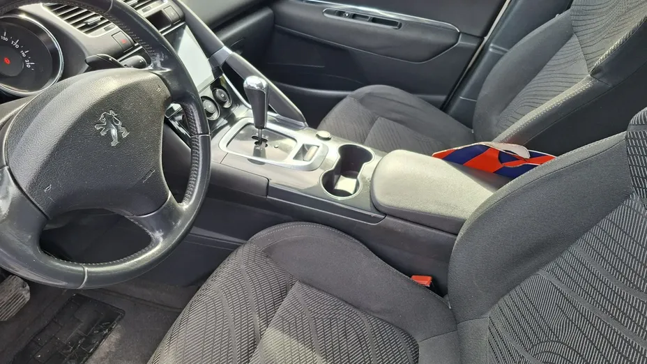 PEUGEOT 3008 -