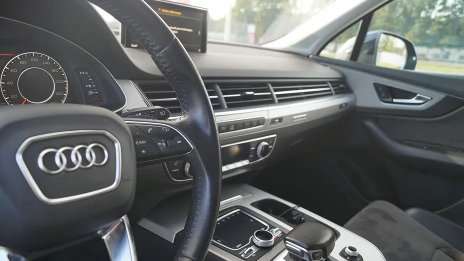 AUDI Q7 -