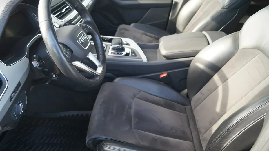 AUDI Q7 -