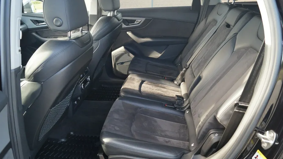 AUDI Q7 -
