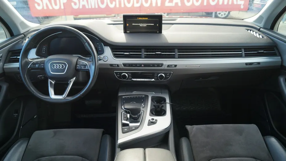 AUDI Q7 -