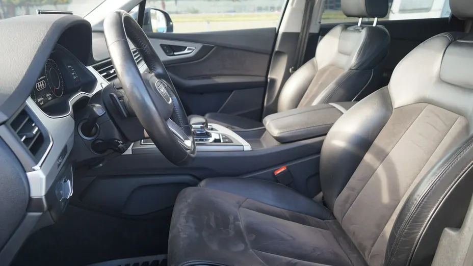 AUDI Q7 -