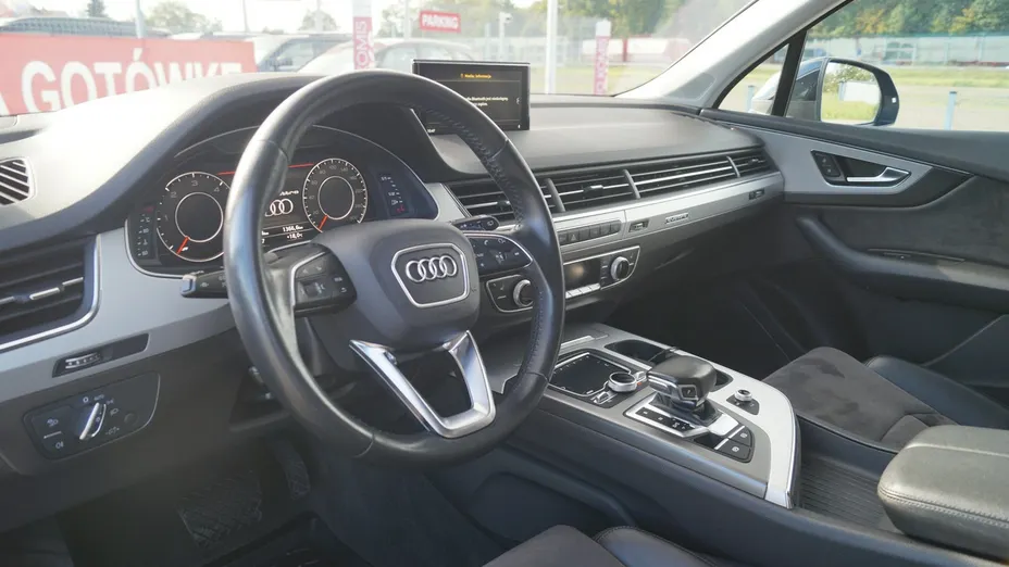 AUDI Q7 -