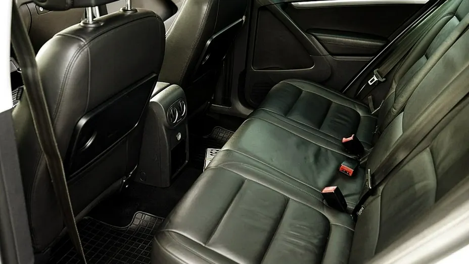 VOLKSWAGEN Tiguan -