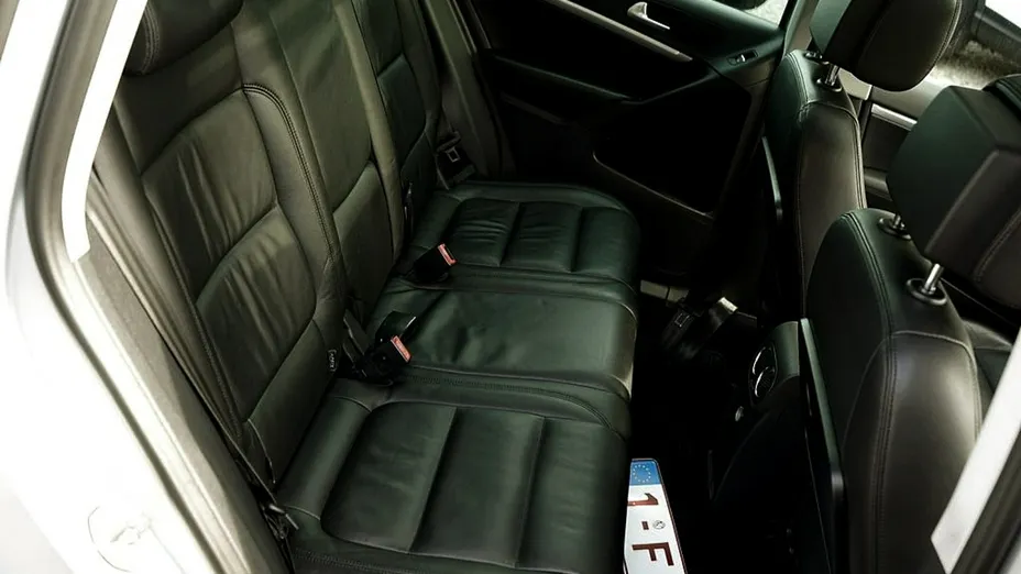 VOLKSWAGEN Tiguan -