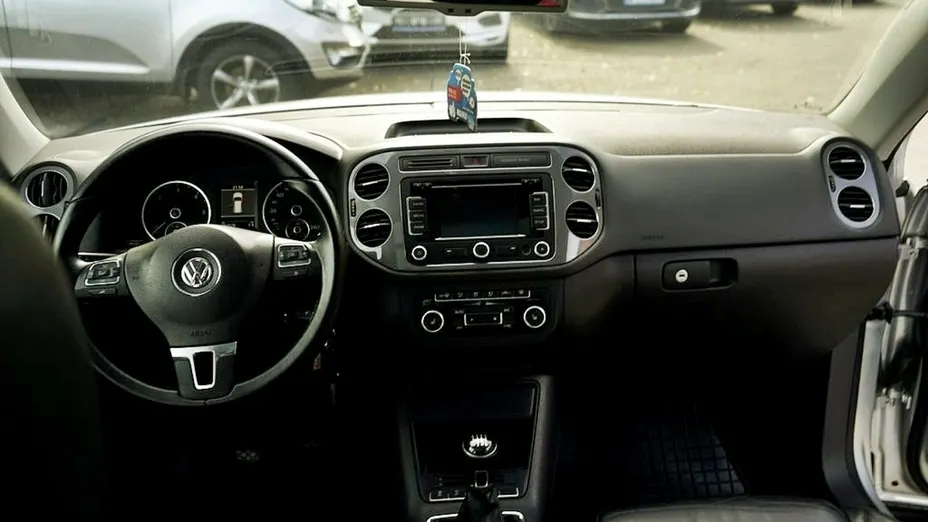 VOLKSWAGEN Tiguan -