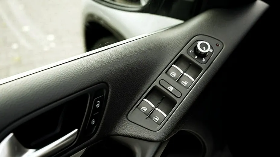 VOLKSWAGEN Tiguan -