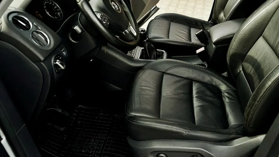 VOLKSWAGEN Tiguan -