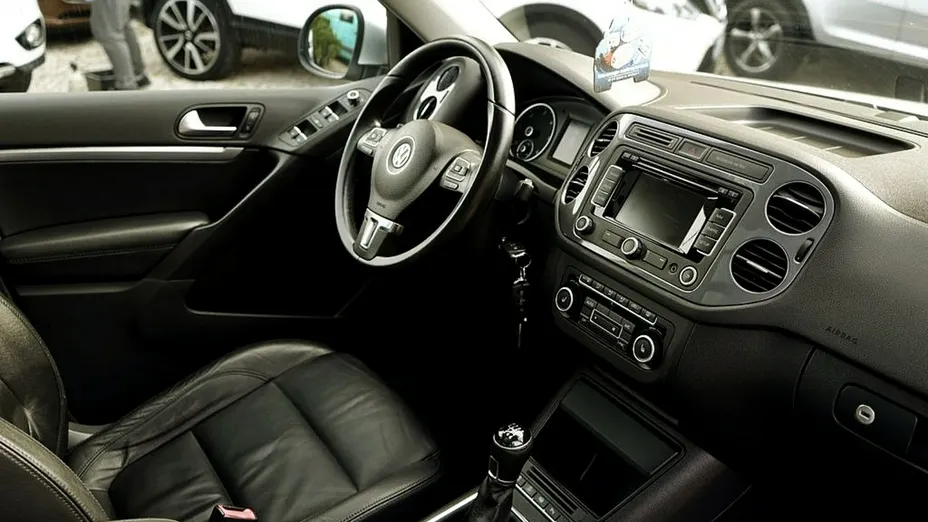 VOLKSWAGEN Tiguan -