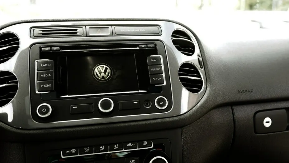 VOLKSWAGEN Tiguan -
